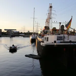 Schiffshotel Schlafen Im Hafen Hamburg