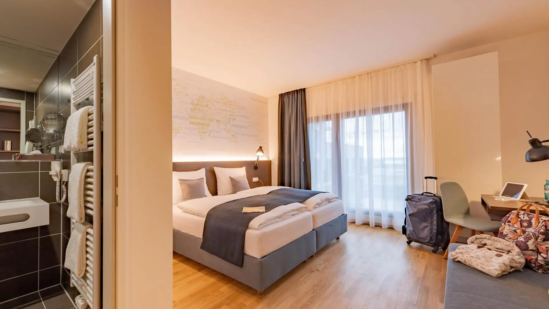 Jufa Hotel Hamburg Hafencity 4*,  Alemania
